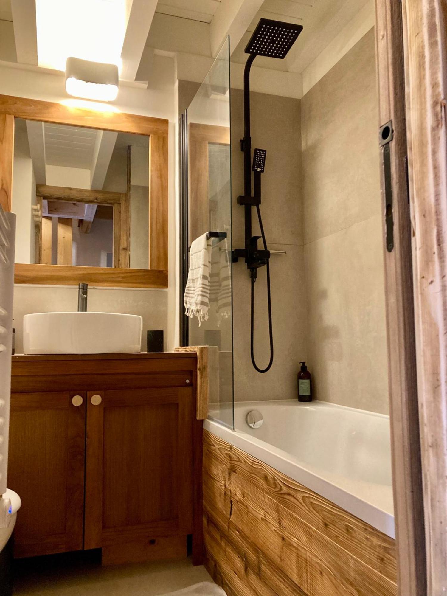 Appartement Ensoleille Aux Tines, Vue Massif Chamonix ภายนอก รูปภาพ